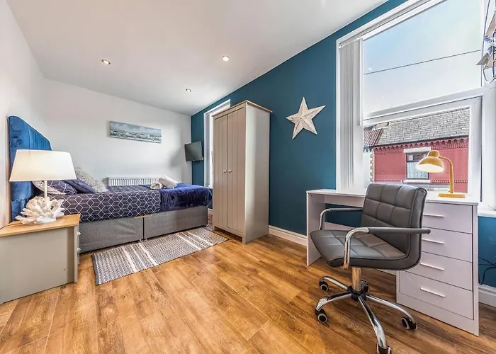 Stunning House Close To The Stadium + Hot Tub!