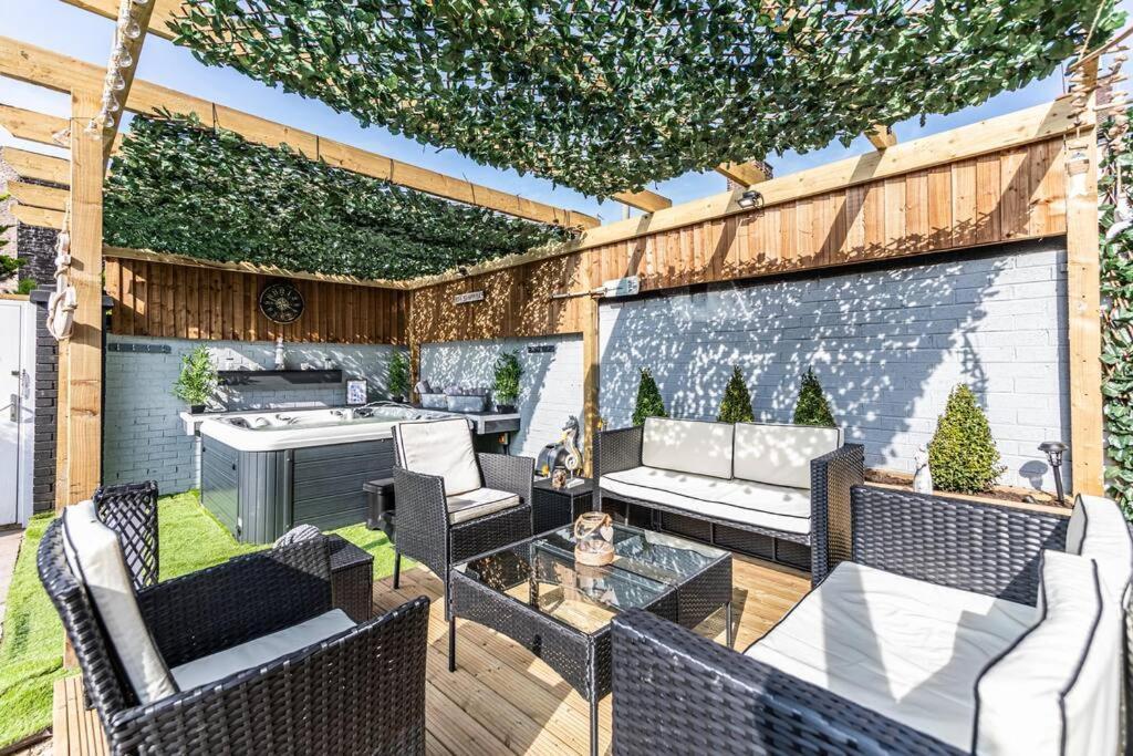 Villa Stunning House Close To The Stadium + Hot Tub! *