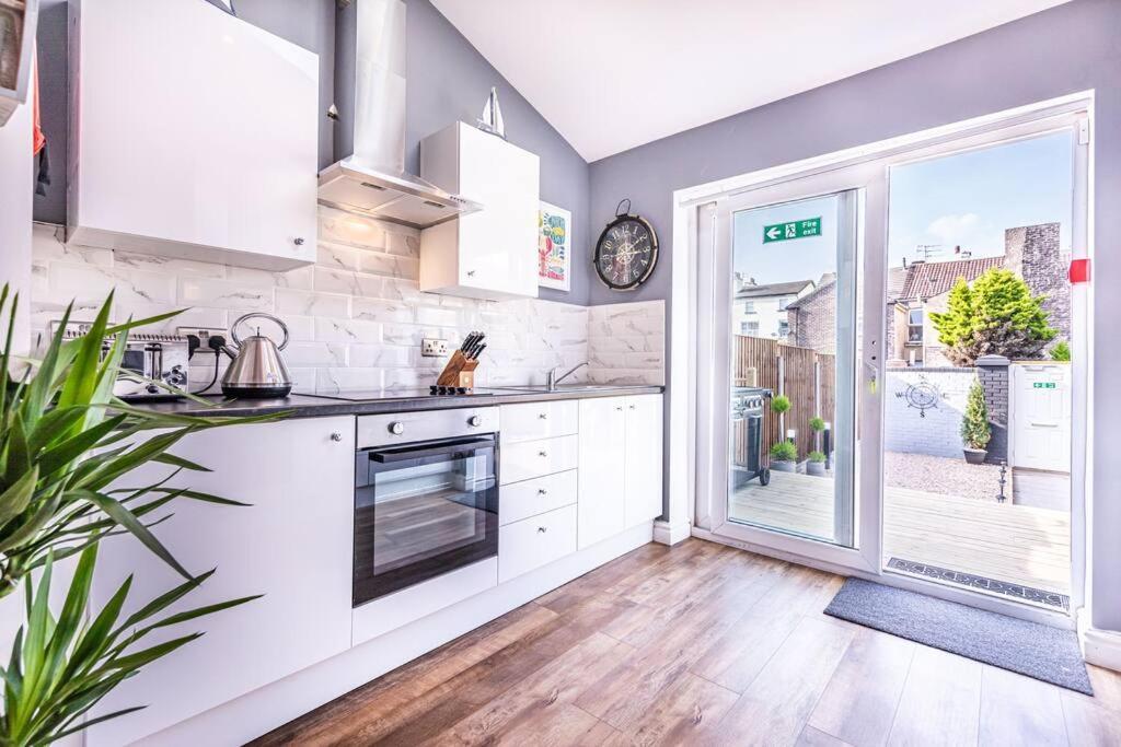 Villa Stunning House Close To The Stadium + Hot Tub! Liverpool