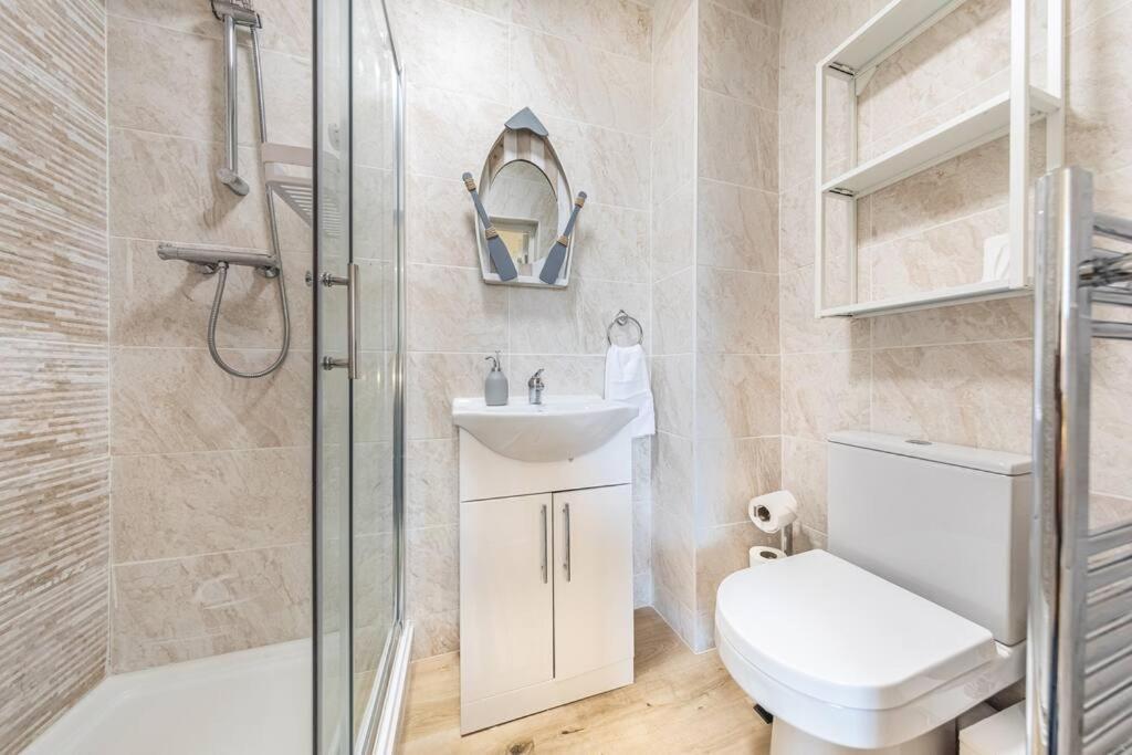Stunning House Close To The Stadium + Hot Tub! Villa