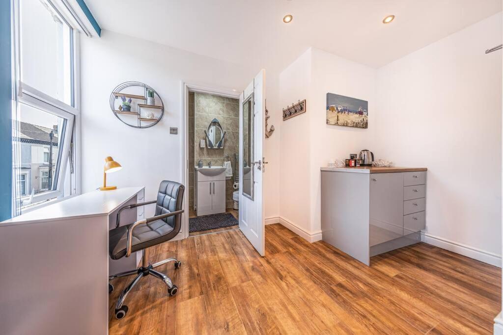 Stunning House Close To The Stadium + Hot Tub! Villa Liverpool