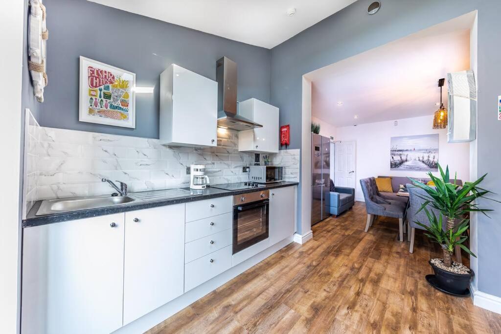 Stunning House Close To The Stadium + Hot Tub! *