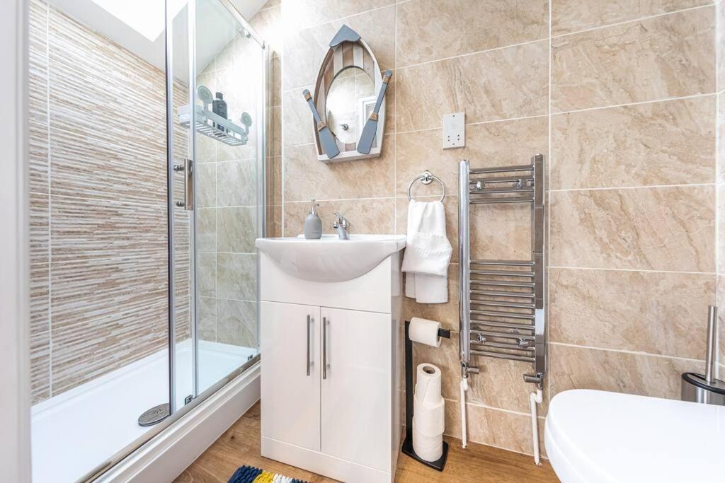 Stunning House Close To The Stadium + Hot Tub! *