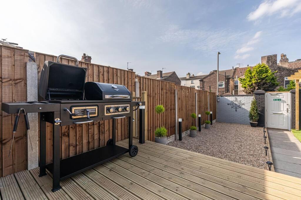 Stunning House Close To The Stadium + Hot Tub! Villa